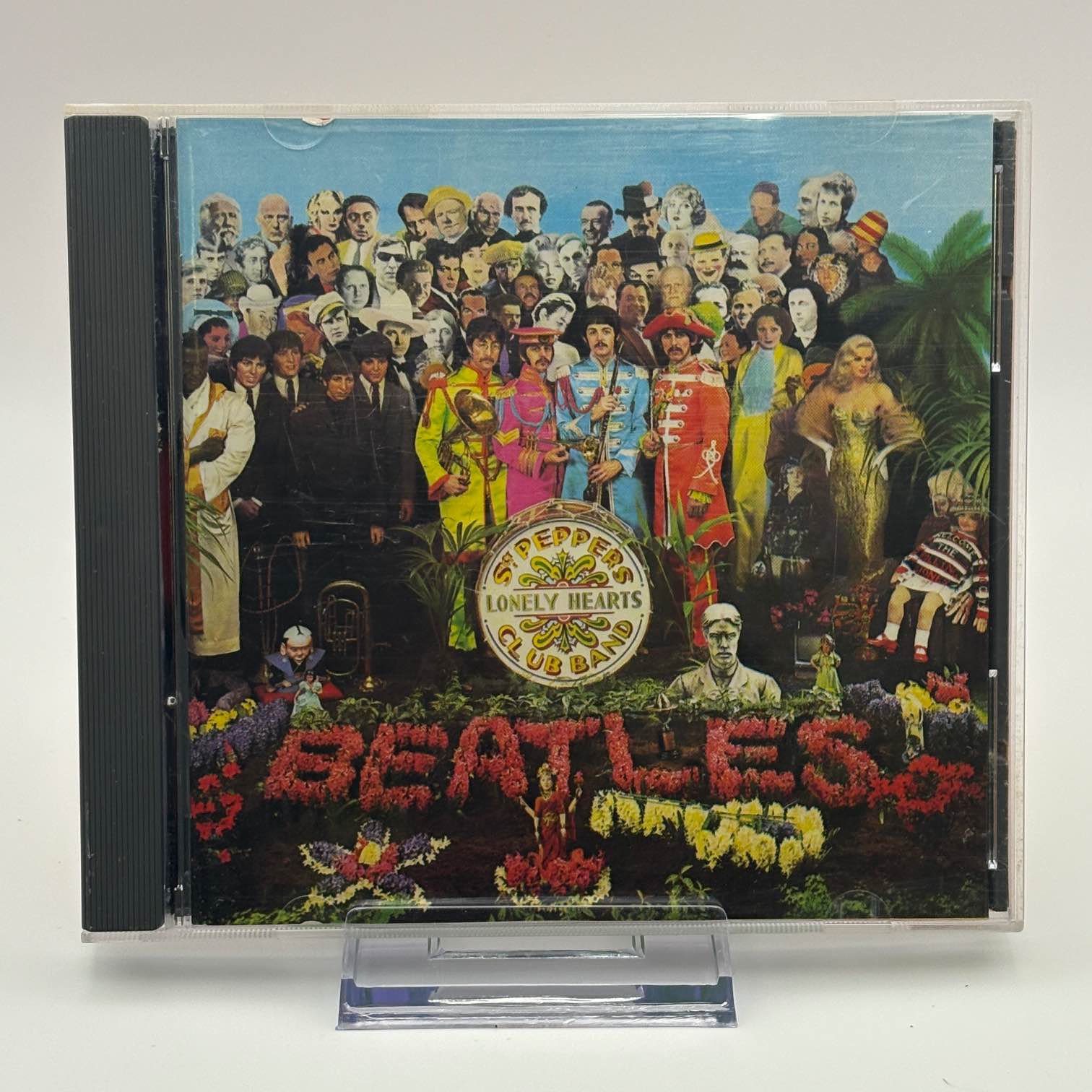 The-Beatles---Sgt.-Pepper's-Lonely-Hearts-Club-Band-Used CD